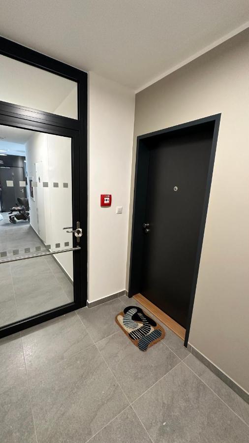 Holesovice Delight: Modern Comfort With A Twist In Prague 7 المظهر الخارجي الصورة
