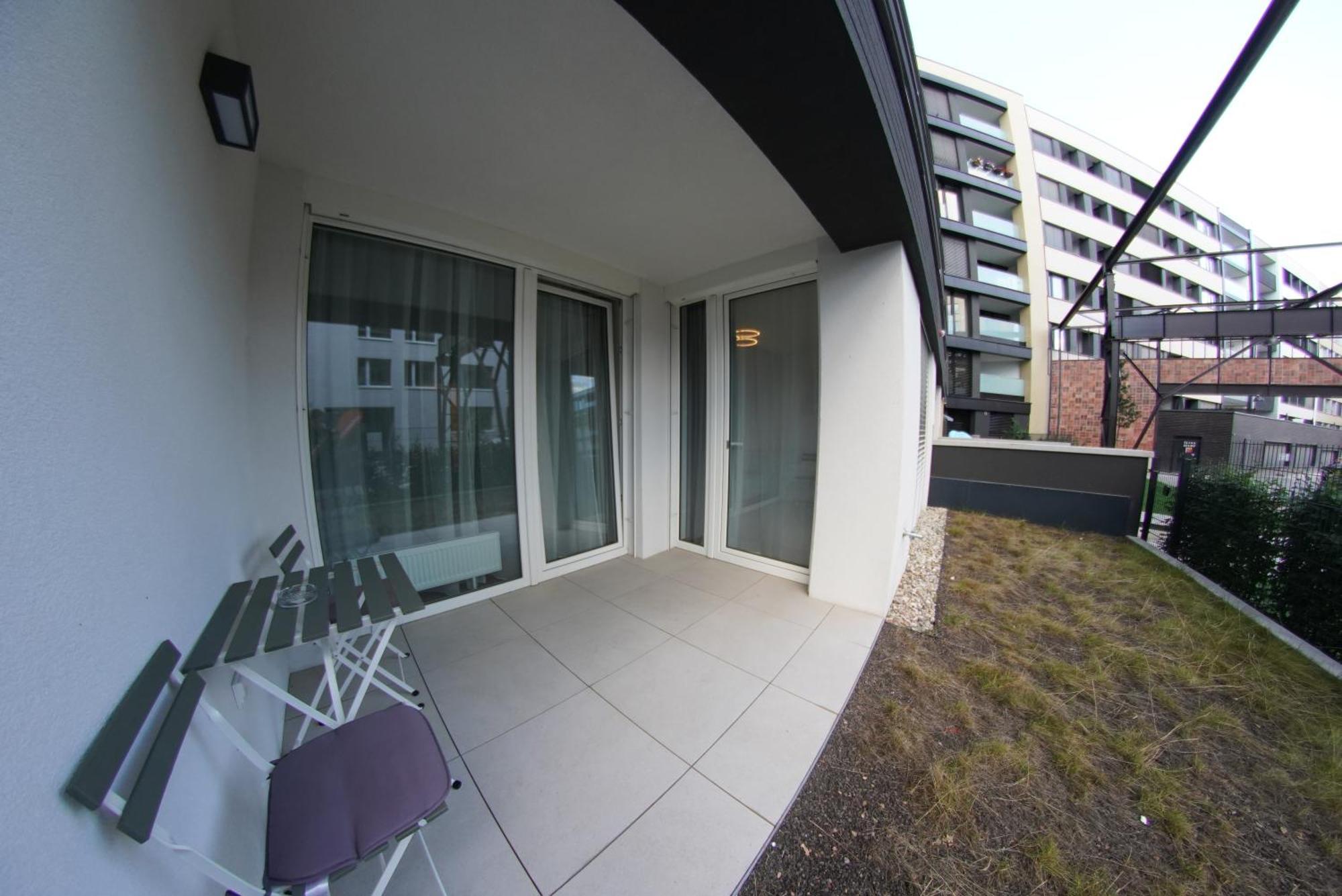 Holesovice Delight: Modern Comfort With A Twist In Prague 7 المظهر الخارجي الصورة