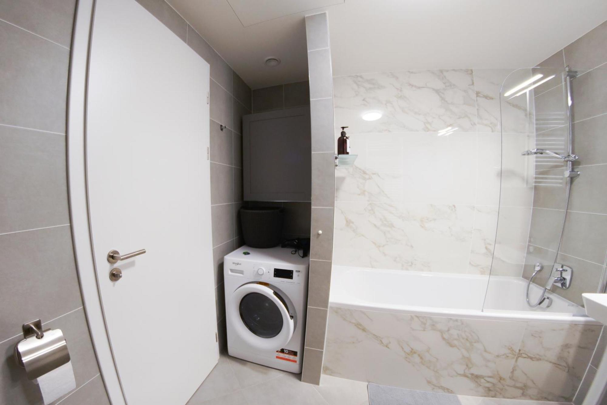 Holesovice Delight: Modern Comfort With A Twist In Prague 7 المظهر الخارجي الصورة