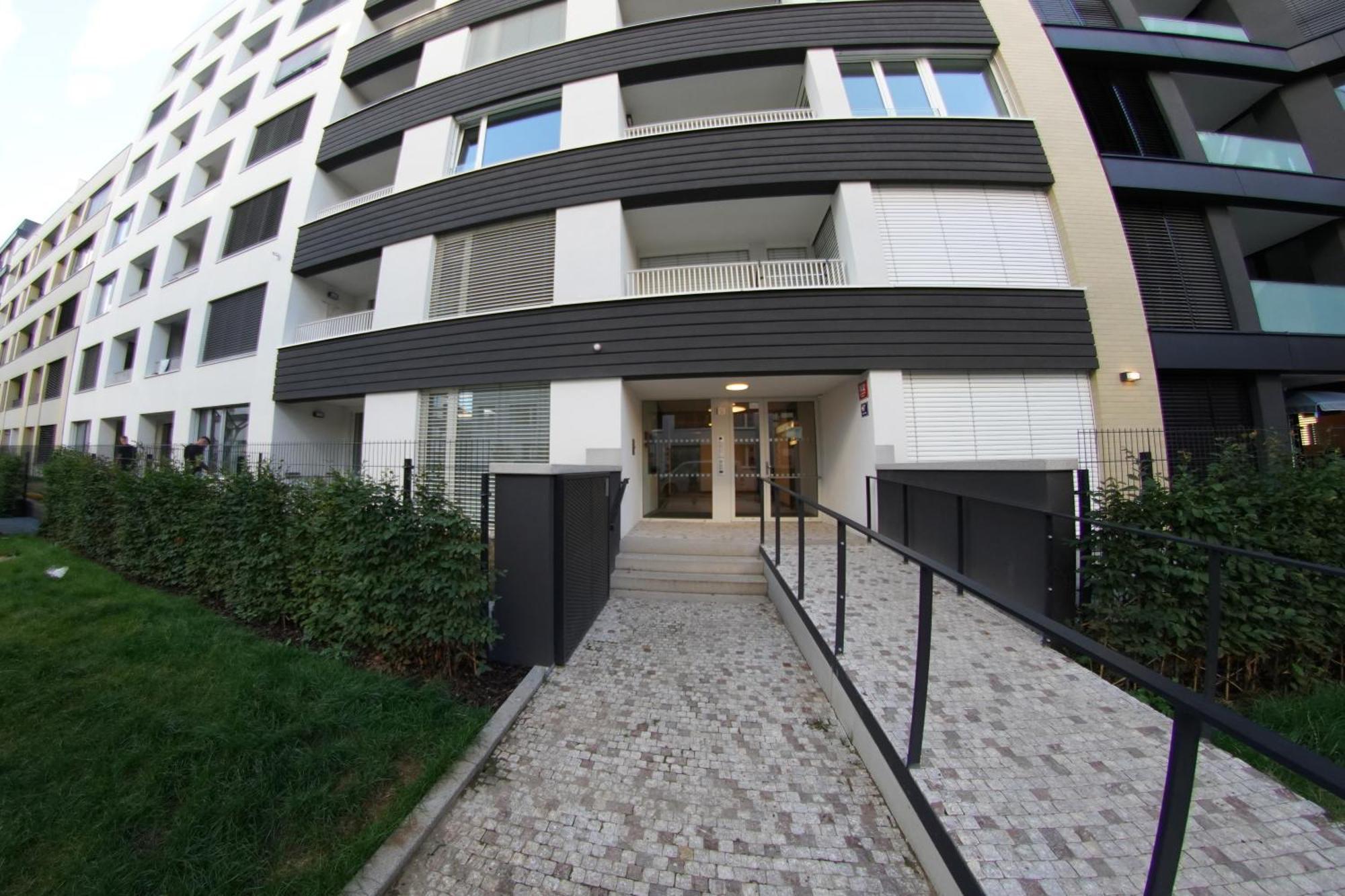 Holesovice Delight: Modern Comfort With A Twist In Prague 7 المظهر الخارجي الصورة